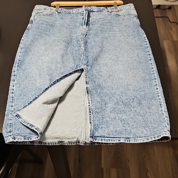 Reitmans Light Blue Denim Pencil Skirt - Picture 4 of 5